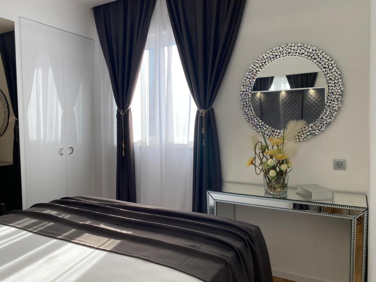Skypool Suite 77 With Private Pool Макарська Екстер'єр фото