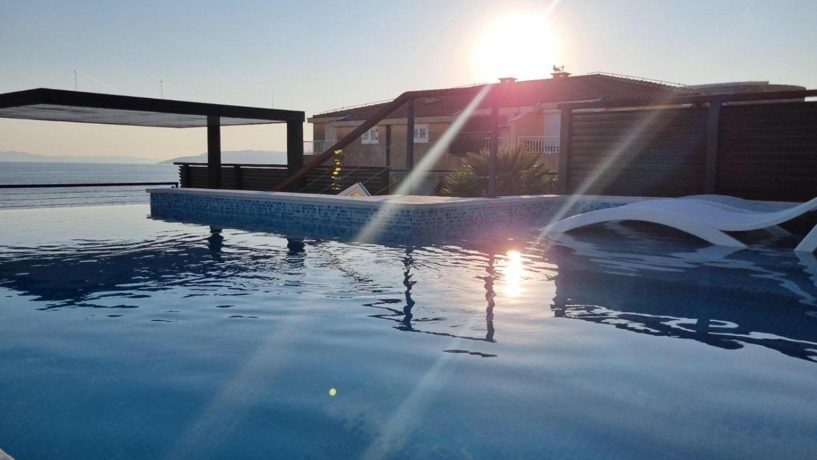 Skypool Suite 77 With Private Pool Макарська Екстер'єр фото